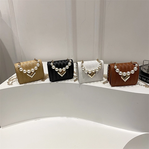 Damen Mini Geflochtene PU-Leder Umhängetasche Mit Künstlichem Perlengriff Herzschloss Goldene Kette Mode Quadratische Schultertasche