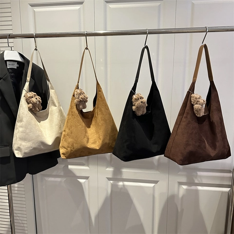 Borsa A Spalla Minimalista In Trama Scamosciata Grande Capacità Borsa Tote Hobo Retro Con Fibbia Magnetica E Ciondolo Decorativo