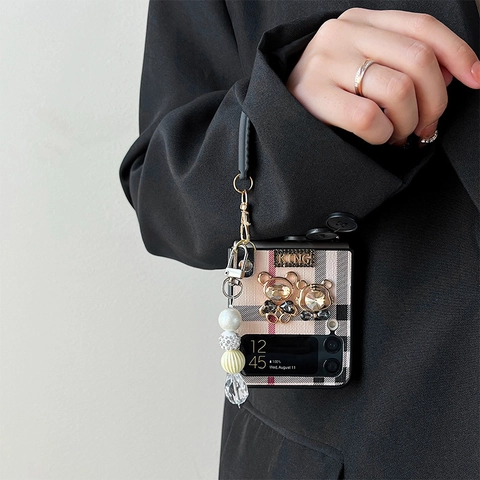 Funda Plegable Para Teléfono De Cuero Sintético A Cuadros Con Oso De Diamantes Y Cadena De Perlas Artificiales Estilo Bolso