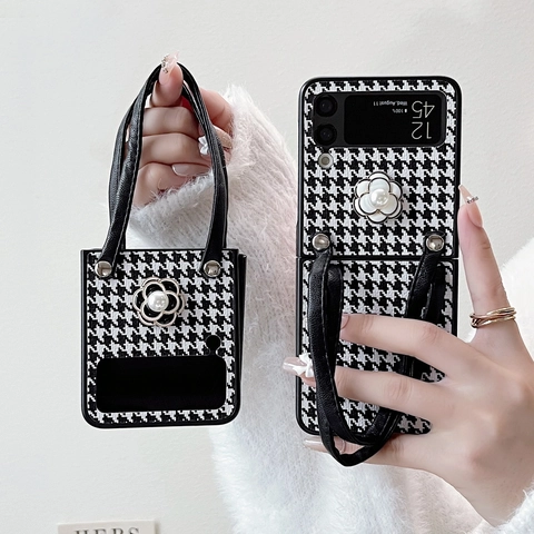 Funda Plegable Para Teléfono Con Patrón De Pata De Gallo Flor De Camelia Decoración De Perlas Artificiales Y Asa De Cuero