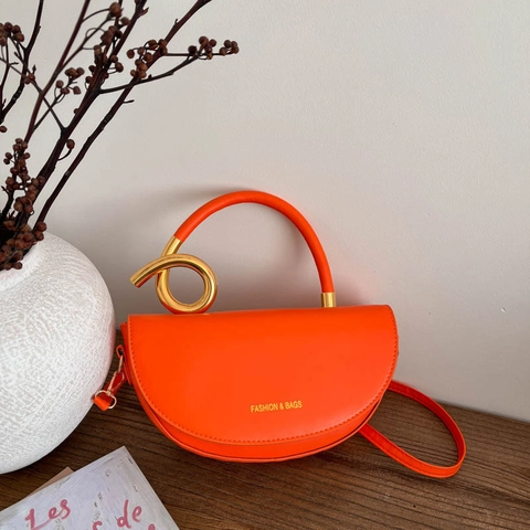 Women PU Leather Half Moon Shoulder Bag With Gold Twist Metal Handle Fashion Underarm Saddle Bag For Daily Use