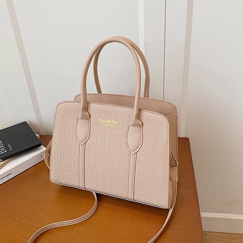 Women Alligator Embossed PU Leather Handbag Large Capacity Commuter Shoulder Bag Adjustable Strap Fashion Design