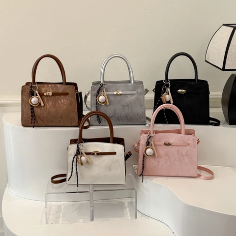 Vintage Handbag Ribbed PU Leather Metal Turn Lock Shoulder Crossbody Bag Minimalist Retro Stylish For Women