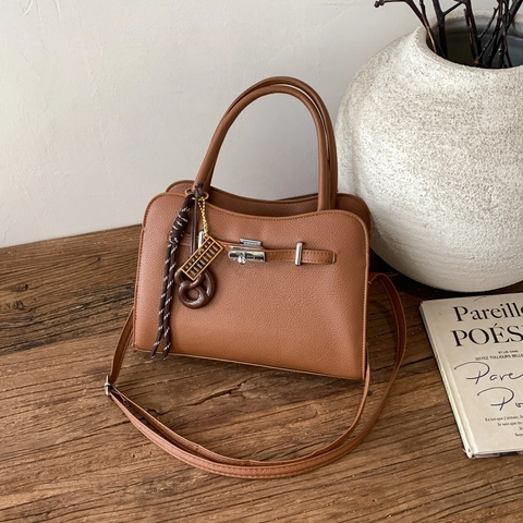 Sac À Bandoulière Pour Femme En Cuir PU Grainé Rétro Minimaliste Sac À Main Élégant Avec Fermoir Rotatif Argenté