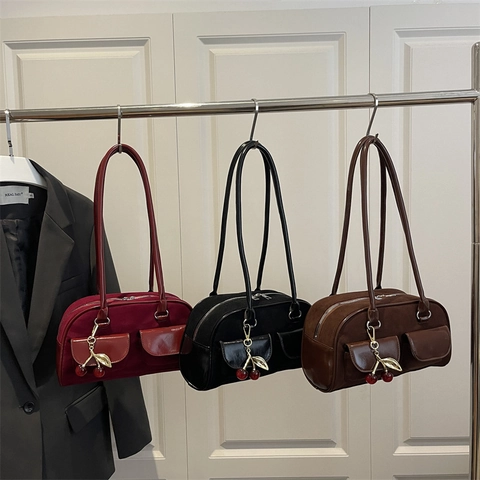 Sac à Épaule Femme Rétro en Cuir PU Épissage Avec Charme Cerise en Métal Sac Sous le Bras Décontracté Chic