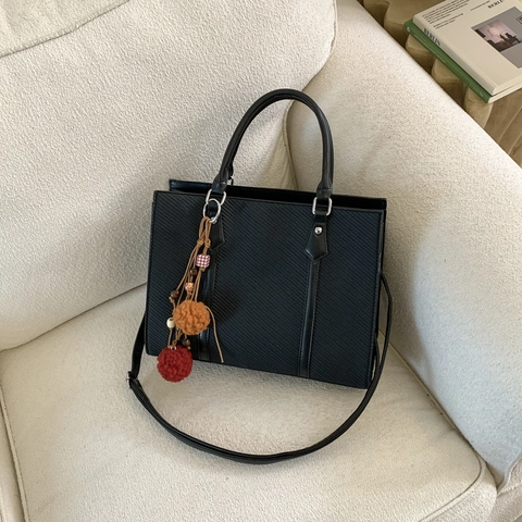 Sac Fourre-tout Vintage en Cuir PU pour Femmes Texture Tissée Sac à Main Grande Capacité Avec Pompon Rétro Sac à Bandoulière Travail Quotidien