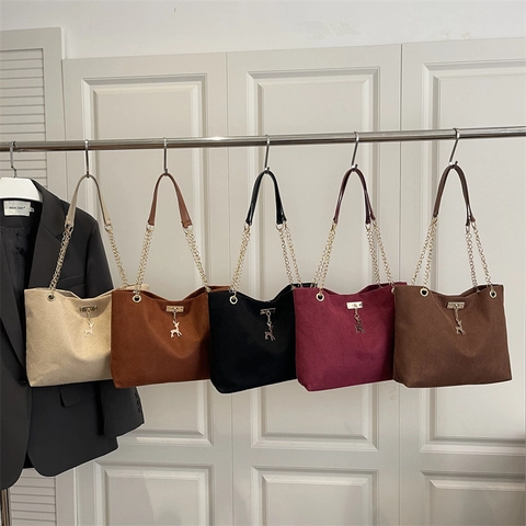 Borsa Tote da Donna in Camoscio Vintage Tracolla a Catena in Metallo Retro Pendolare Sottobraccio Con Ciondolo Cervo Elegante