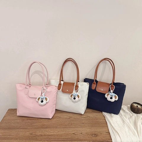Nylon Tote Tasche Große Kapazität Wasserdichte Schulterhandtasche Mit Cartoon Hund Anhänger Für Frauen Täglicher Pendelverkehr