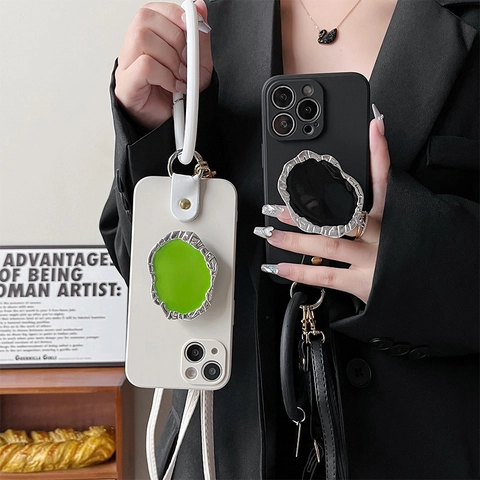 Funda De Teléfono Cruzada Para iPhone Con Cordón De Cuero PU Anillo De Muñeca Soporte De Metal Irregular Lujo