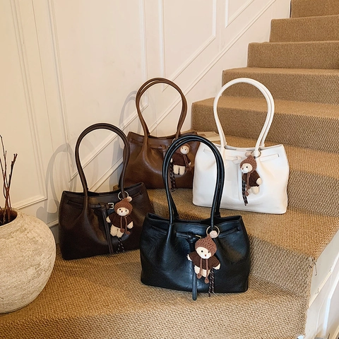 Borsa Tote Retrò In Pelle PU Grande Capacità Borsa A Spalla Versatile Da Donna Stile Pendolare Elegante Con Ciondolo A Orso