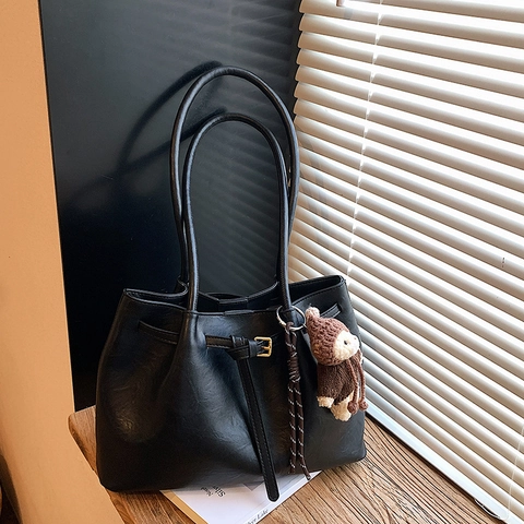 Borsa Tote Retrò In Pelle PU Grande Capacità Borsa A Spalla Versatile Da Donna Stile Pendolare Elegante Con Ciondolo A Orso