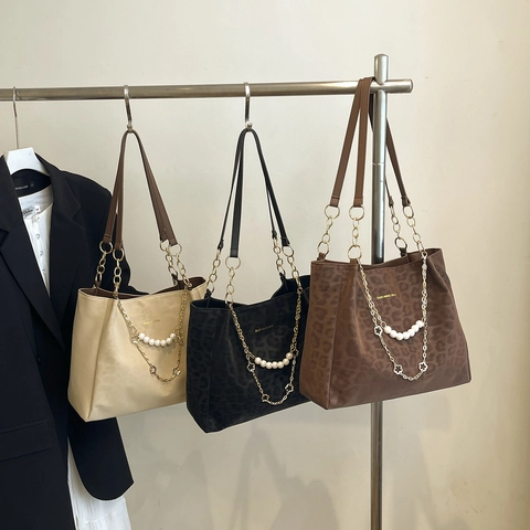 Leopard Print Tote Bag Large Capacity PU Leather Shoulder Handbag With Artificial Pearl Metal Chain Decoration Retro Elegant Women