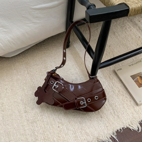 Borsa Sottobraccio Mezzaluna Pelle PU Lucida Fibbie Metalliche Occhielli Borsa Hobo Con Pendente Orso Stile Retrò Y2K Donne