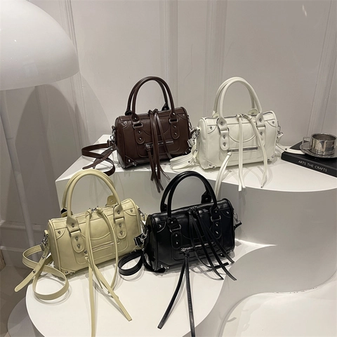 Borsa a Mano da Donna alla Moda con Rivetti e Nappa in Pelle PU Grande Capacità Borsa a Tracolla Moto Retrò Streetwear