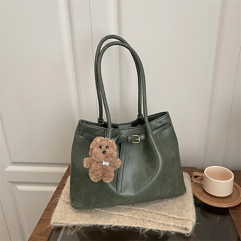 Bolso Tote De Gran Capacidad Cuero PU Retro Simple Bolso De Hombro Con Colgante De Peluche Para Mujeres Viaje Casual Conmutación