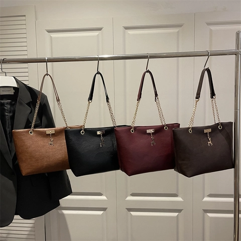 Women Vintage PU Leather Tote Bag Large Capacity Commuter Shoulder Bag With Golden Chain Strap And Deer Pendant Jewelry