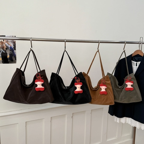 Sac Cabas Rétro En Cuir PU Grande Capacité Minimaliste Sophistiqué Sac À Épaule Pour Femme Commuer Quotidien Avec Pendentif En Peluche