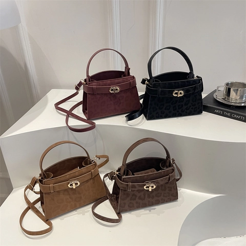 Dames Handtas Met Luipaardprint Matte Suède Textuur Retro Schoudertas Met Metalen Gesp Elegante Veelzijdige Crossbodytas