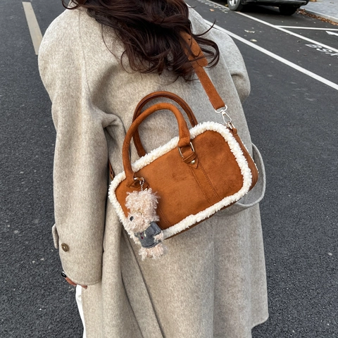 Borsa A Tracolla In Camoscio Retrò Con Finiture In Finta Lana Di Agnello Borsa A Mano Invernale Casual Per Donna Con Orsetto Di Peluche