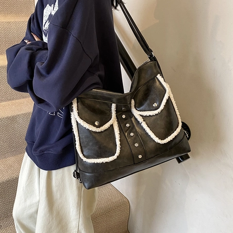 Zaino Donna Retro Pelle PU Borsa A Spalla Finiture In Peluche Rivetto Grande Capacità Vintage Hobo