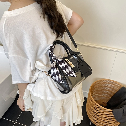Transparente Beuteltasche PVC Kunstleder Handtasche Mit Satinnschal Dekor Abnehmbarer Schultergurt Chic Modern Damen