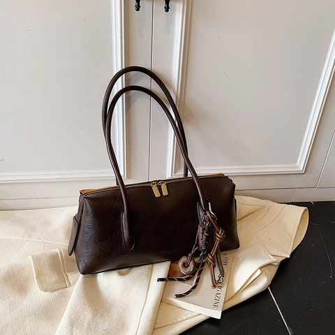 Sac À Épaule Sous Le Bras En Cuir PU Suédé Rétro Pour Femmes Grande Capacité Style Minimaliste Avec Pendentif Chocolat