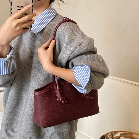 Gewebte PU-Leder Achseltasche Große Kapazität Schultertasche Mit Knotengurt Detail Für Frauen Schick