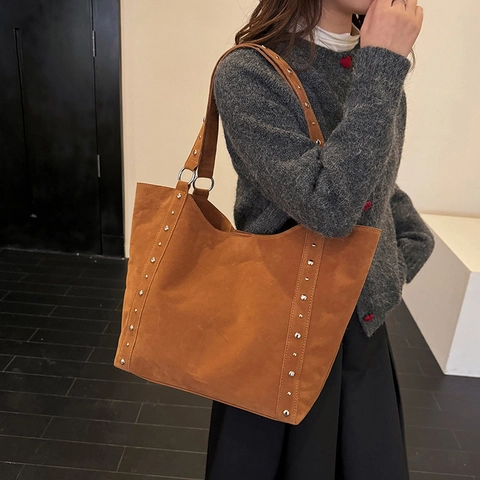 Vintage Wildleder Tote Bag Große Kapazität Schultertasche Mit Silbernen Nieten Mode Pendler Handtasche Für Damen