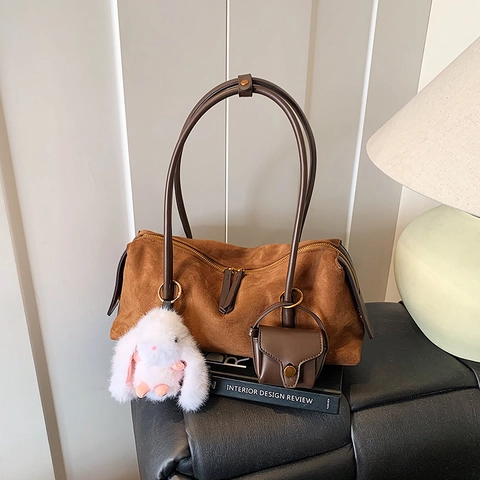 Retro Wildleder Unterarm Schultertasche Für Frauen Große Kapazität Boston Tasche Mit Hasenanhänger Und Mini Beutel Zubehör