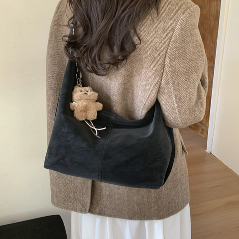 Borsa Hobo Grande Capacità Pelle PU Opaca Minimalista Retro Spalla Con Ciondolo Orso Per Donna