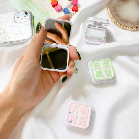 Süßer Quadratischer Handy-Griff Mit Verstecktem Schminkspiegel Zusammenklappbarer 3D-Relief-Pastellständer Für Smartphones