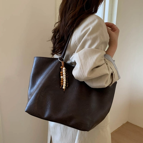 Borsa Tote Grande In Pelle PU Retrò Alta Capacità Borsa A Spalla Da Pendolare Con Ciondolo A Nappa In Grani Di Legno Per Donna