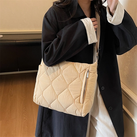 Borsa A Spalla Trapuntata Grande Capacità Nylon Puffer Borsa A Tracolla Con Tracolla Larga Regolabile E Tasca Laterale