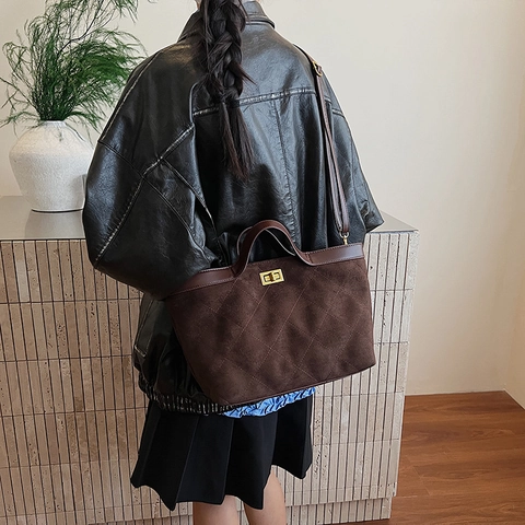 Vintage Quilted Suede Tote Bag Women Large Capacity Shoulder Bag With Turn-lock Closure Splicing Handbag