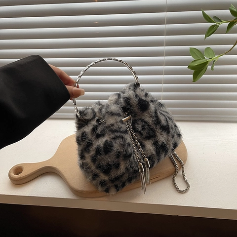 Damen Beuteltasche Mit Leopardenmuster Aus Kunstpelz Metallkette Strassquasten Und Kordelzug