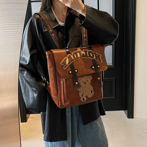 Mochila Vintage De Cuero PU Para Mujer Con Parche De Peluche Letra Holiday Y Oso De Peluche Escolar