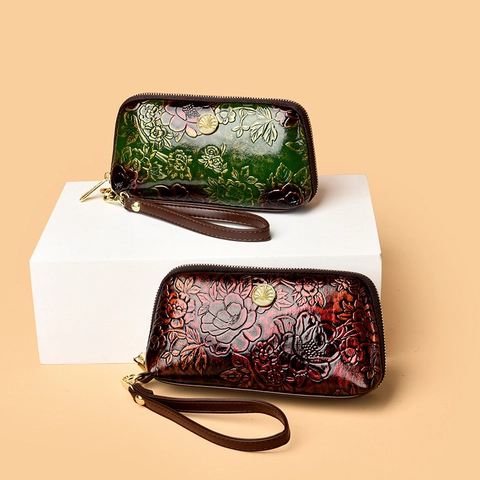 Retro Floral Embossed PU Leather Clutch Bag With Detachable Wristlet Strap Large Capacity Zipper Wallet For Women