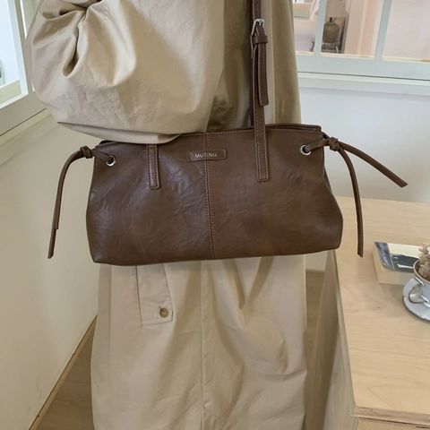 Women Retro PU Leather Underarm Shoulder Bag Large Capacity Minimalist Commuter Baguette Bag Side Drawstring Zipper