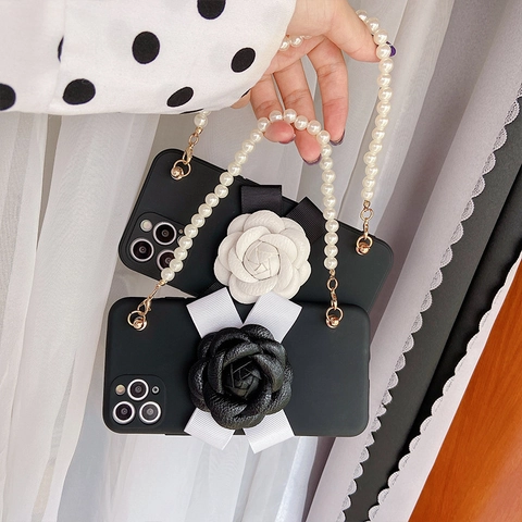 Handyhülle Mit Kamelienblüte Dekoration Und Schleife Künstliche Perle Handkette TPU Matte Textur Elegant Luxus Für Frauen