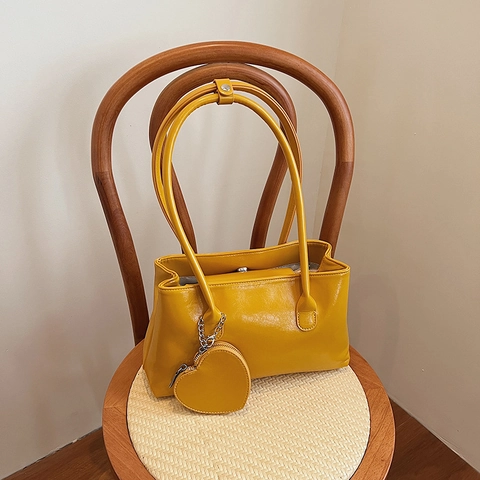 Bolso De Hombro Chic De Cuero PU Brillante Para Mujer Con Colgante De Corazón Mini Monedero Diario Tendencia Color Sólido