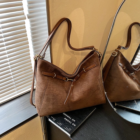Borsa Hobo Vintage Grande Capacità Da Donna In Pelle Scamosciata PU Opaca Borsa A Spalla Con Cinturini Decorativi Urban