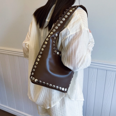 Retro PU Leder Hobo Tasche Mit Großen Silbernen Nieten Unterarm Schultertasche Für Damen Vintage Punk Stil