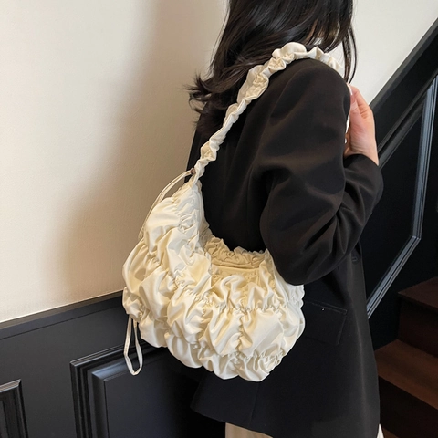Women Pleated Ruched Shoulder Bag Large Capacity Cloud Tote Pouch Lightweight Solid Color Trendy Hobo Bag