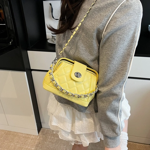 Vintage Women Quilted PU Leather Crossbody Bag Small Square Shoulder Handbag With Silver Chain And Turn-Lock Closure