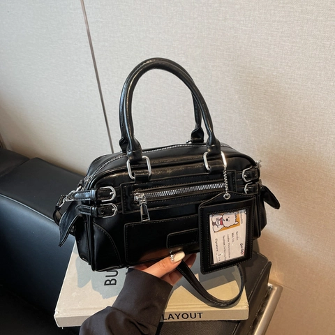 Damen Motorrad Boston Handtasche PU Leder Mehrere Reißverschlüsse Schnallenriemen Umhängetasche Mit Cartoon Kartenhalter Anhänger