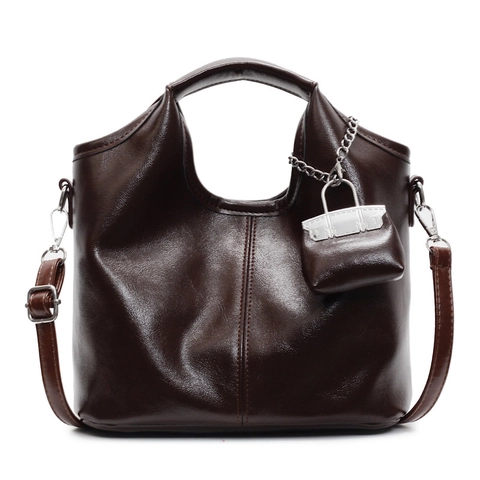Bolso De Mano De Mujer En Cuero PU Brillante Con Mini Colgante De Bolsa Decorativa Retro Bolso Bandolera De Gran Capacidad