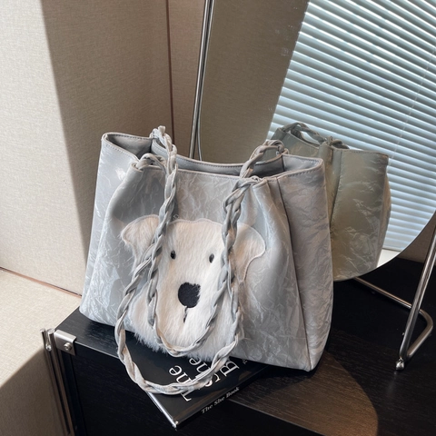 Borsa Tote In Pelle PU Increspata Con Toppa Cane In Peluche Bianco Tracolla Intrecciata Grande Capacità Borsa A Spalla Casual Per Donne
