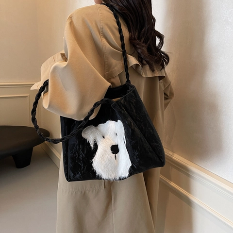 Borsa Tote In Pelle PU Increspata Con Toppa Cane In Peluche Bianco Tracolla Intrecciata Grande Capacità Borsa A Spalla Casual Per Donne