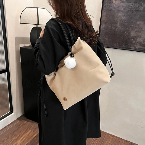 Large Capacity Tote Bag PU Leather Minimalist Drawstring Shoulder Bag With White Fur Ball Pendant For Daily Commuting