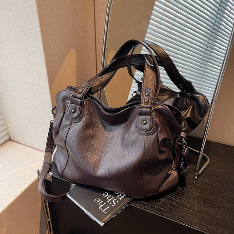 Borsa Tote Vintage Grande Capacità Morbida Pelle PU Borsa A Spalla Per Donna Quotidiano Pendolare Design Borchie Retro Minimalista